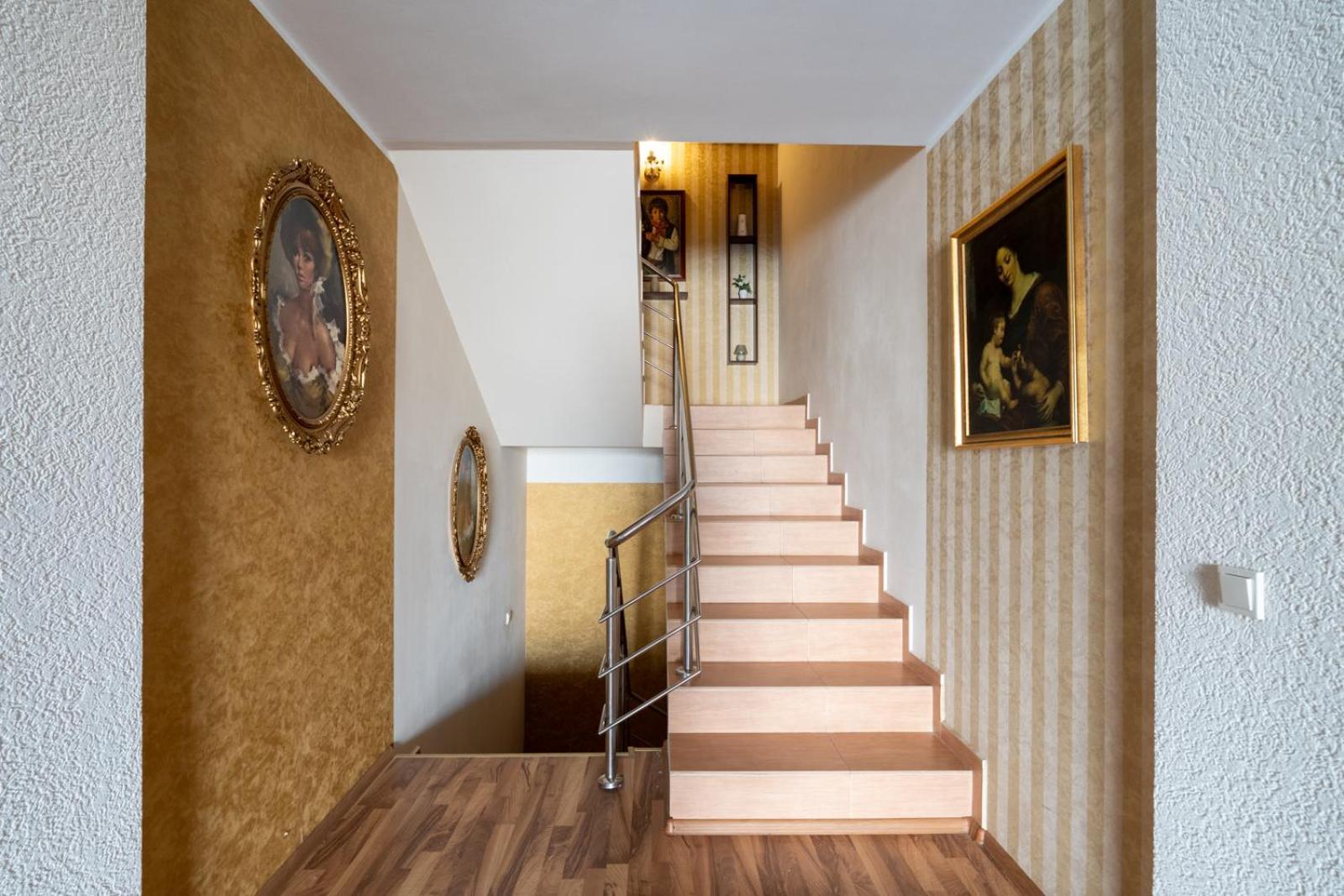 Faraway Aparthotel Near Vienna Airport With Anytime Self Check In Bruck an der Leitha Exterior foto